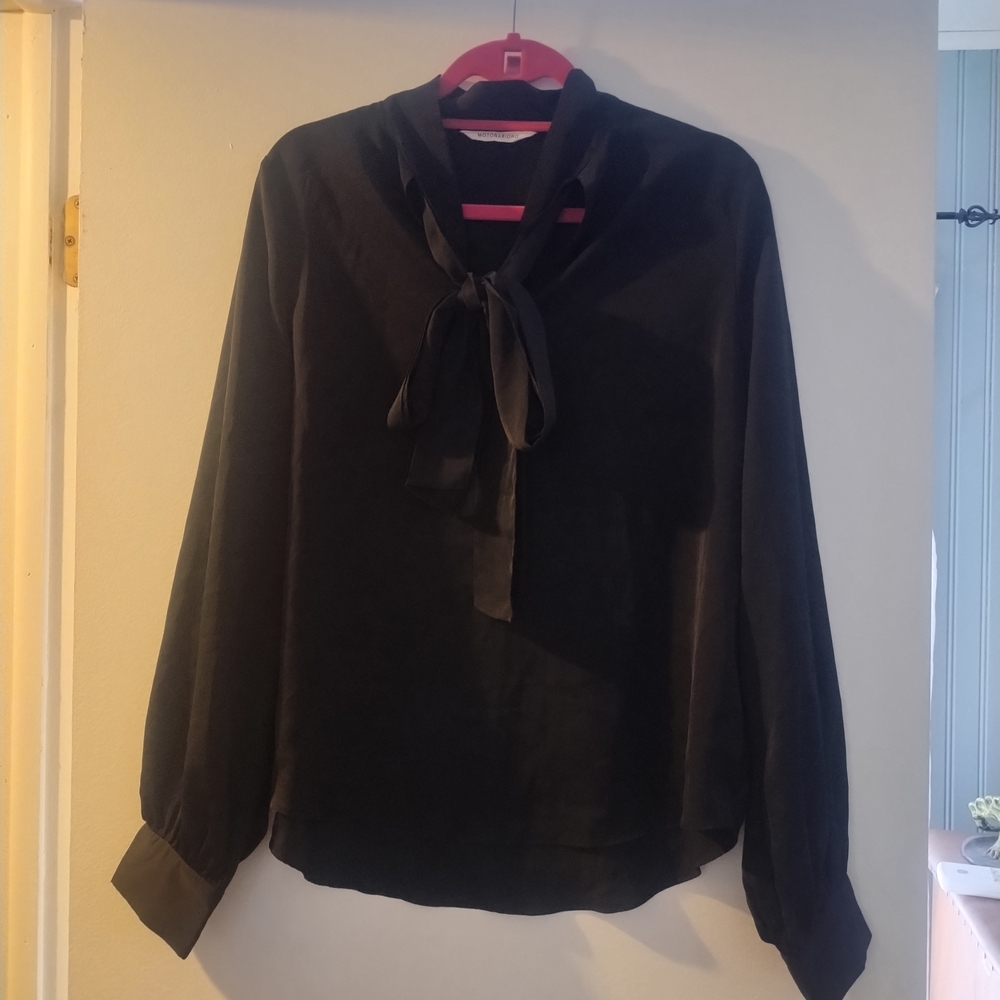 Black Motonariono Women's Blouse with Tie-Neck